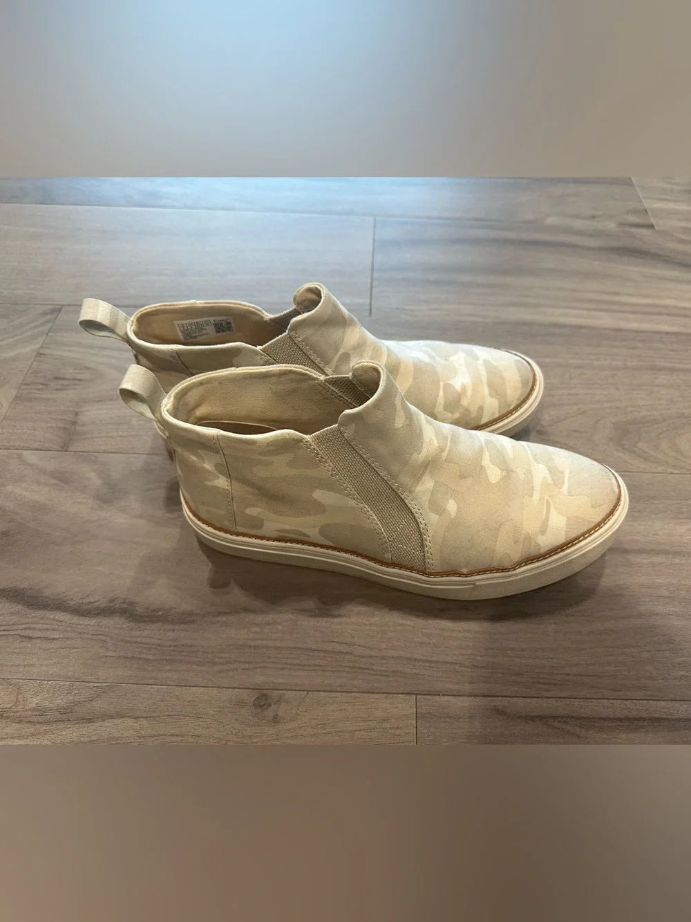 Toms Kids Slip-On Camouflage Boots in Beige